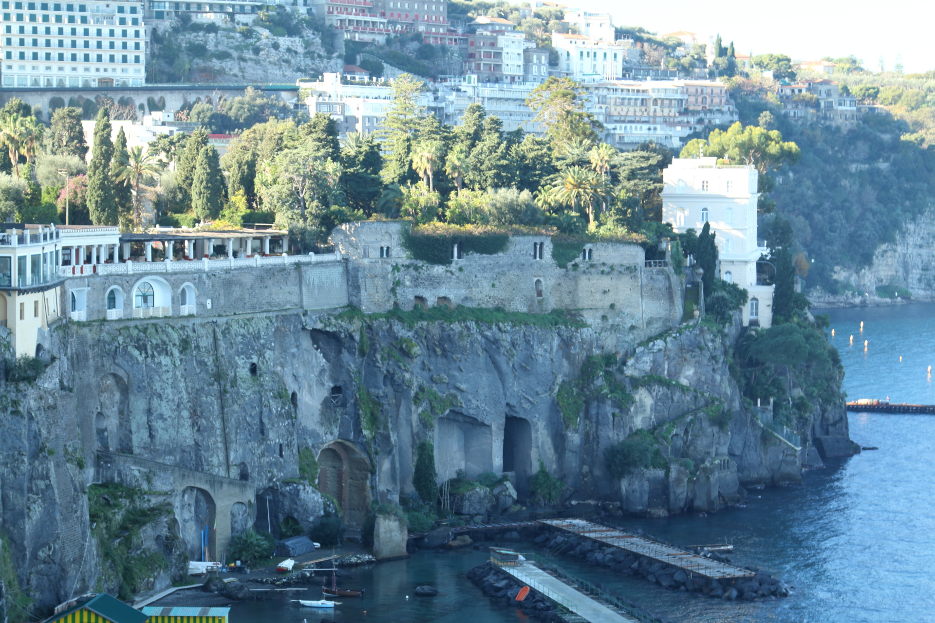 Buildings on sheer cliffs (Dec 27, 2018)